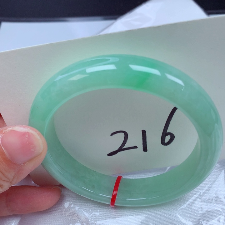 翡翠手镯未镶嵌翡翠