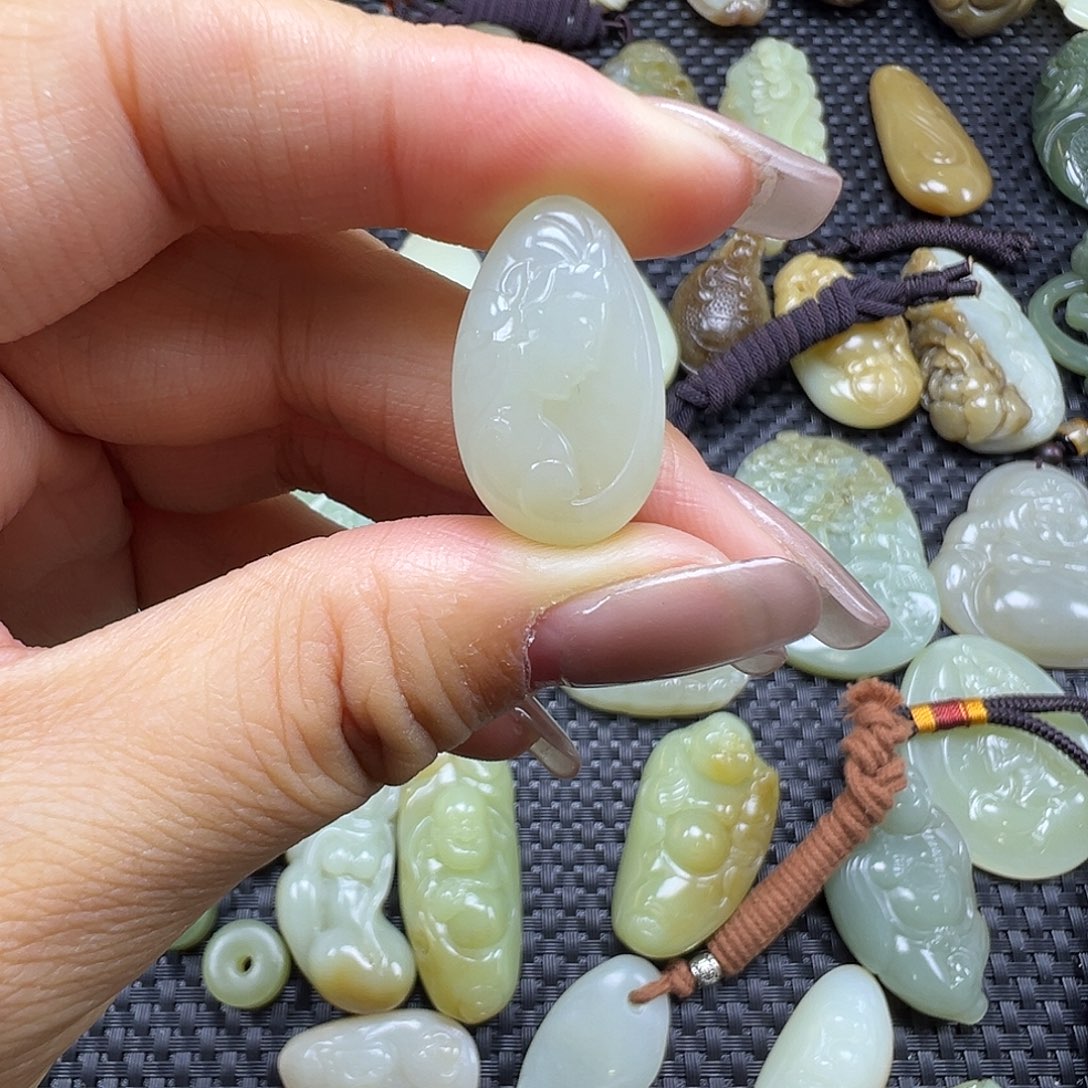 和田玉未镶嵌吊坠(不含链)卡23.8