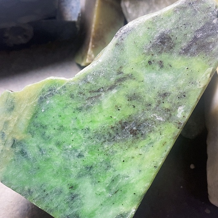 透闪石质玉未镶嵌珠宝半成品