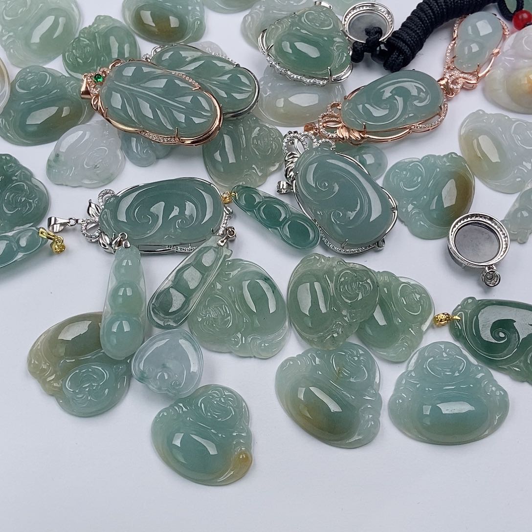 翡翠颈饰未镶嵌翡翠