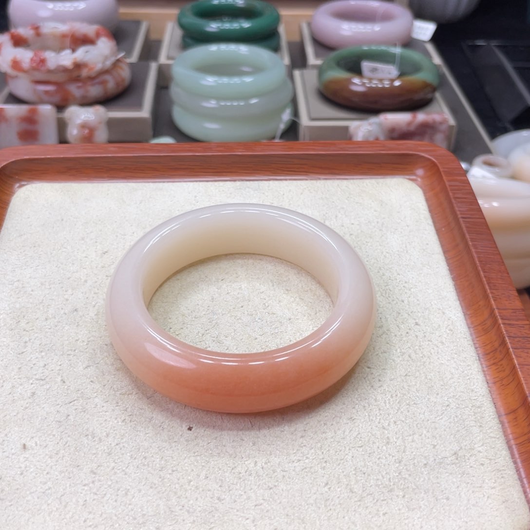 石英岩玉手镯未镶嵌