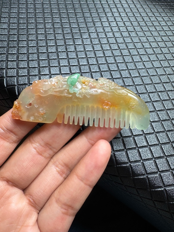 天然非洲翠挂件冰种三色黄加绿梳子挂坠石英岩质玉