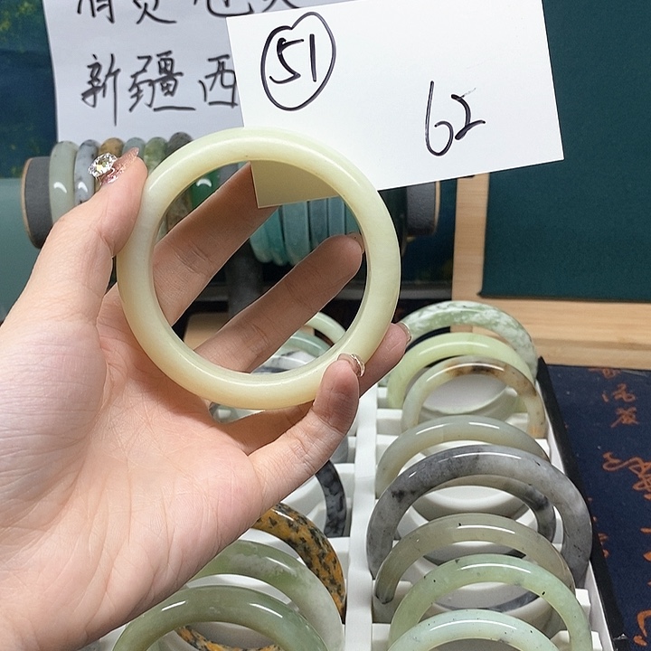 未镶嵌蛇纹石玉手镯咖***