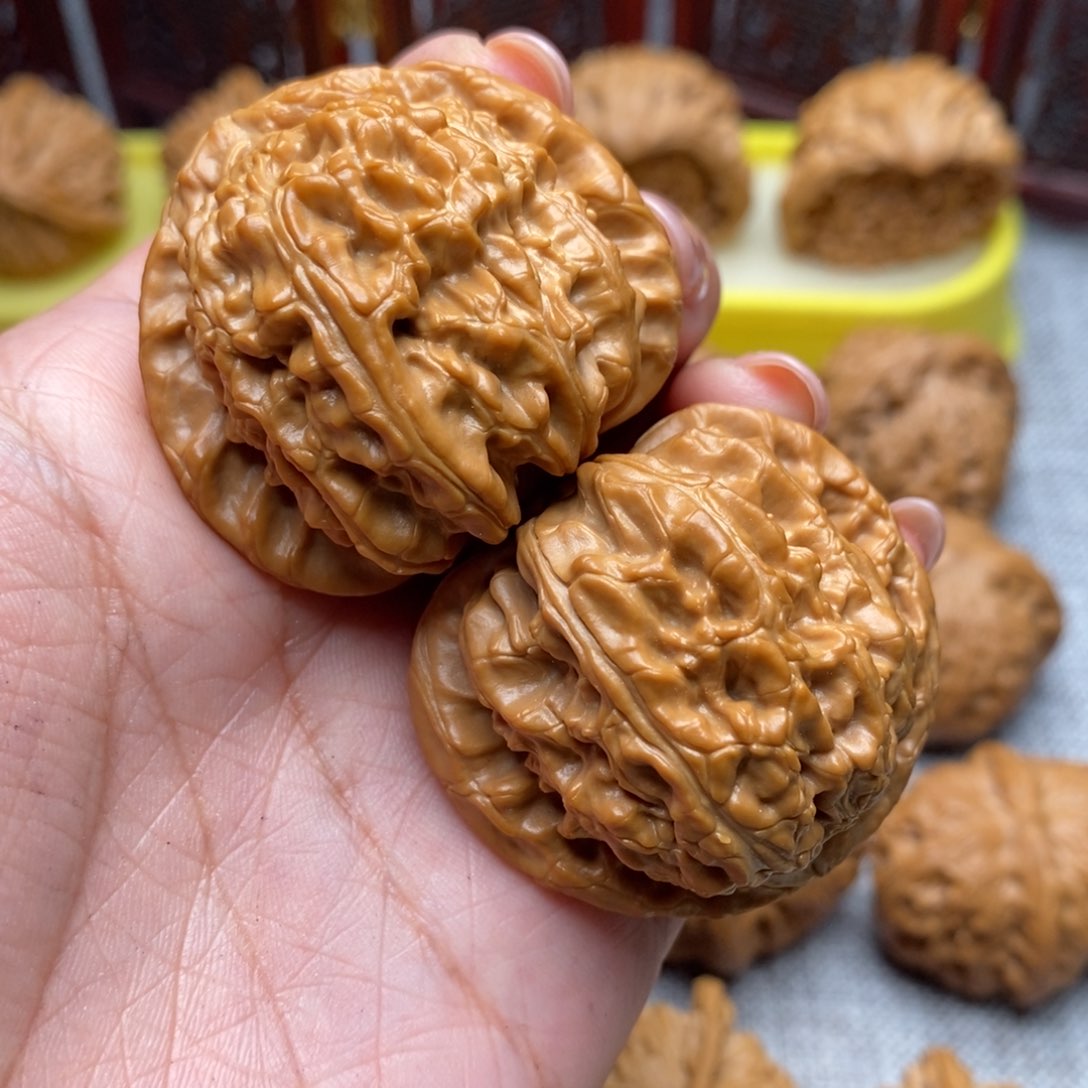 文玩核桃把件花*哥三角白42全