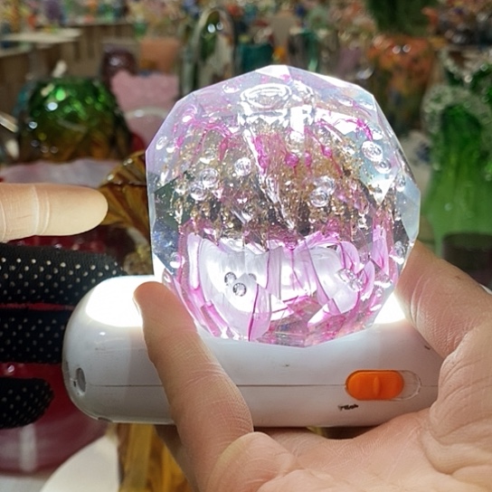 琉璃花瓶高7厘米宽8厘米