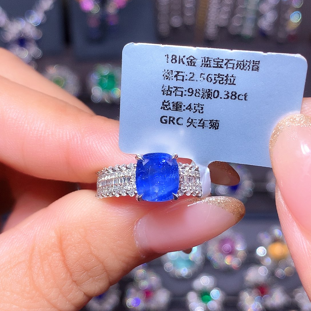 18K金镶嵌戒指蓝宝石2.56ct 矢车菊