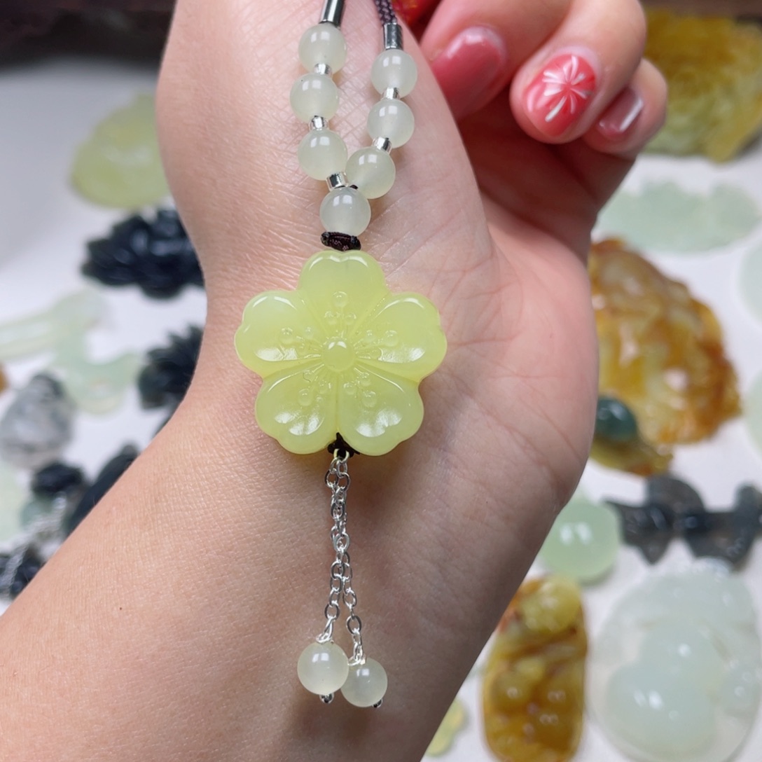 蛇纹石玉颈饰未镶嵌