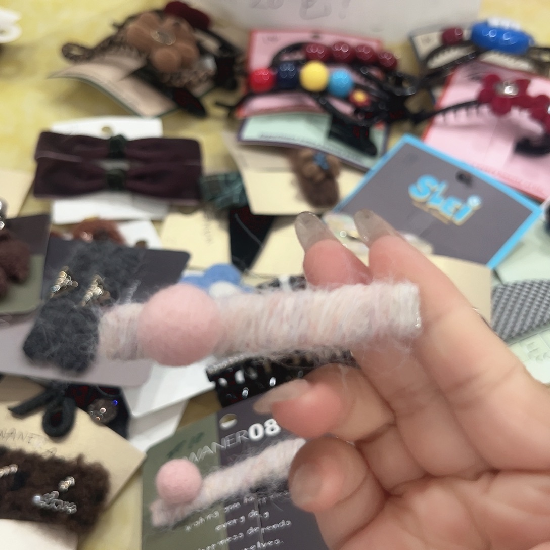 非金属粉色球球鸭夹