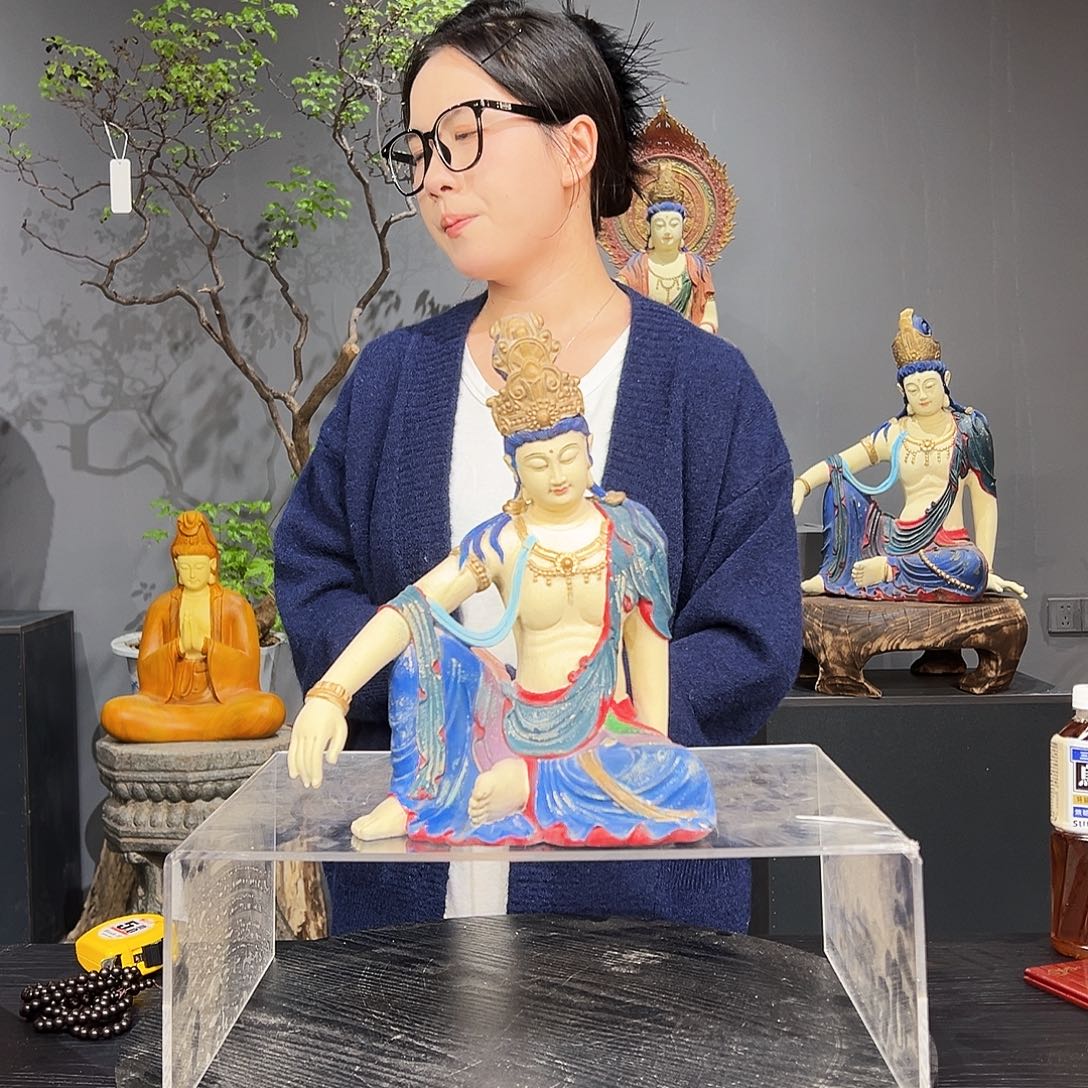 香樟木彩绘款自在观音