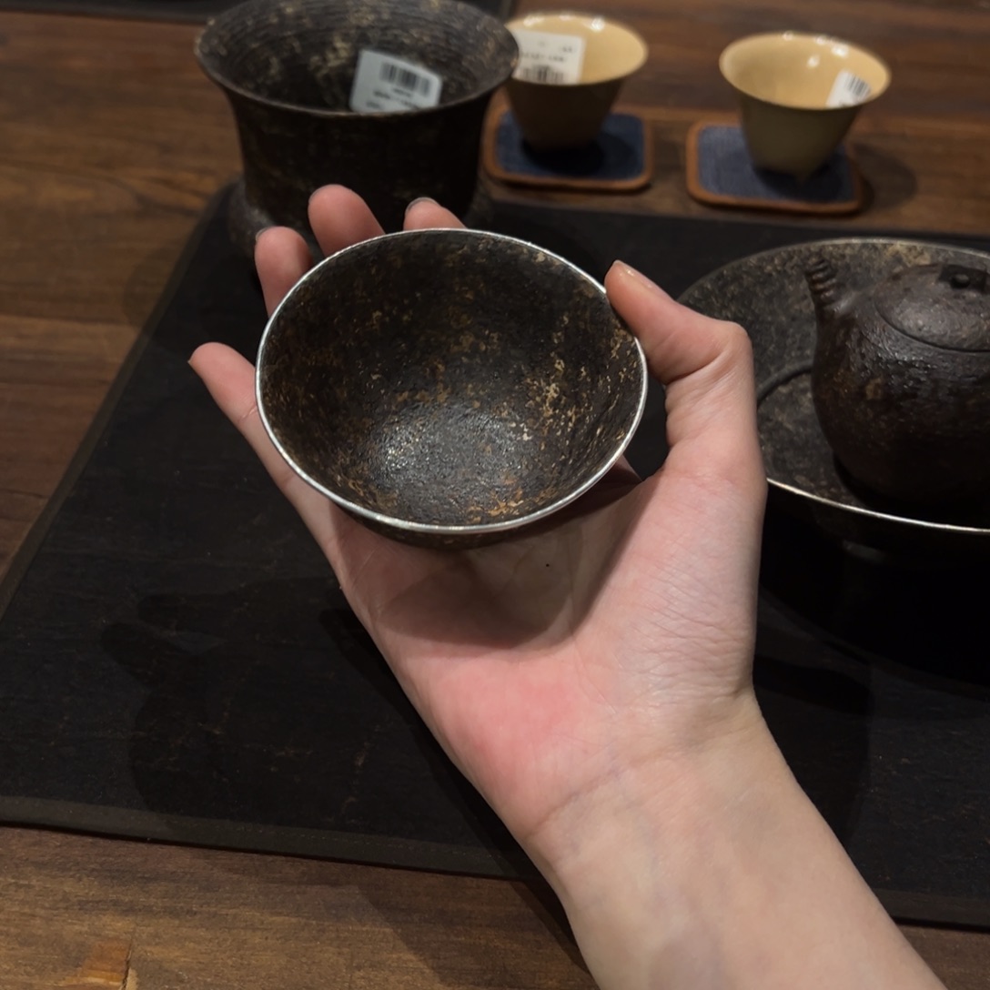 摆件陶瓷。      陶瓷。     