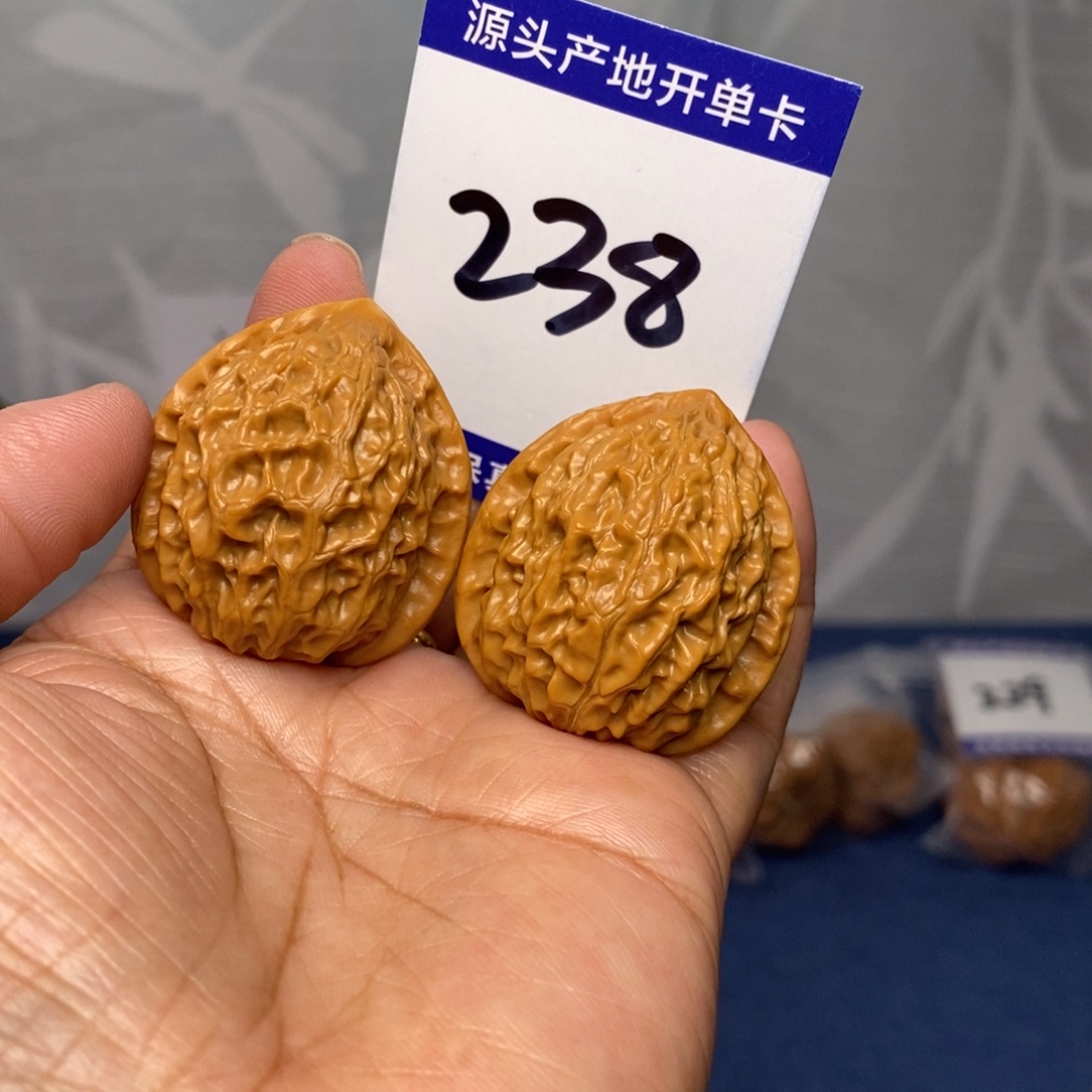 文玩核桃把件35金牛