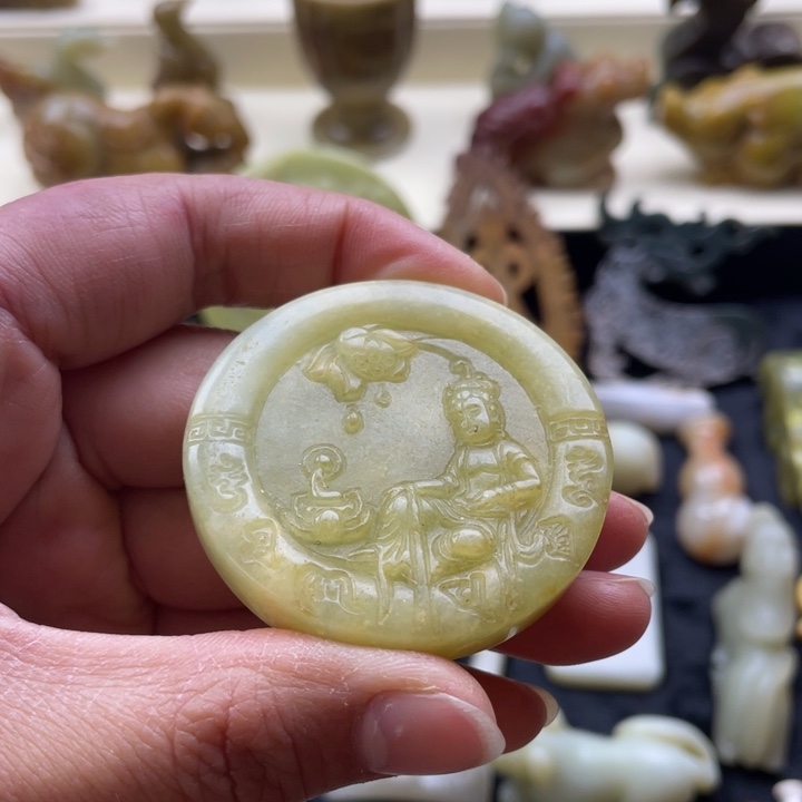 蛇纹石玉颈饰未镶嵌2