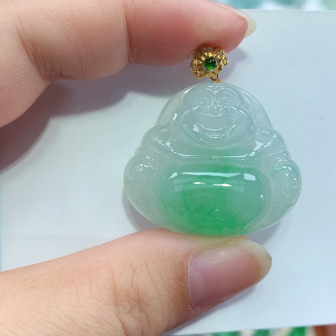 翡翠18K金镶嵌颈饰佛