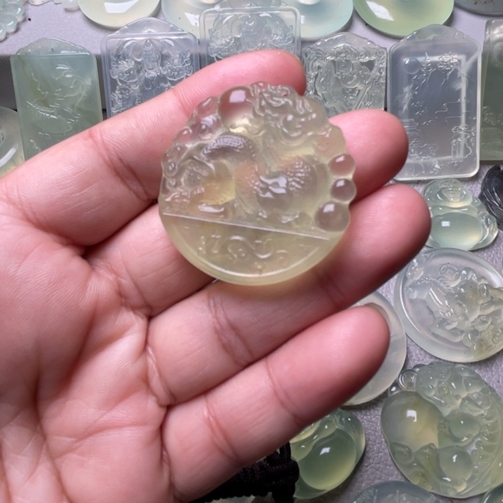 岫玉未镶嵌吊坠(赠链)