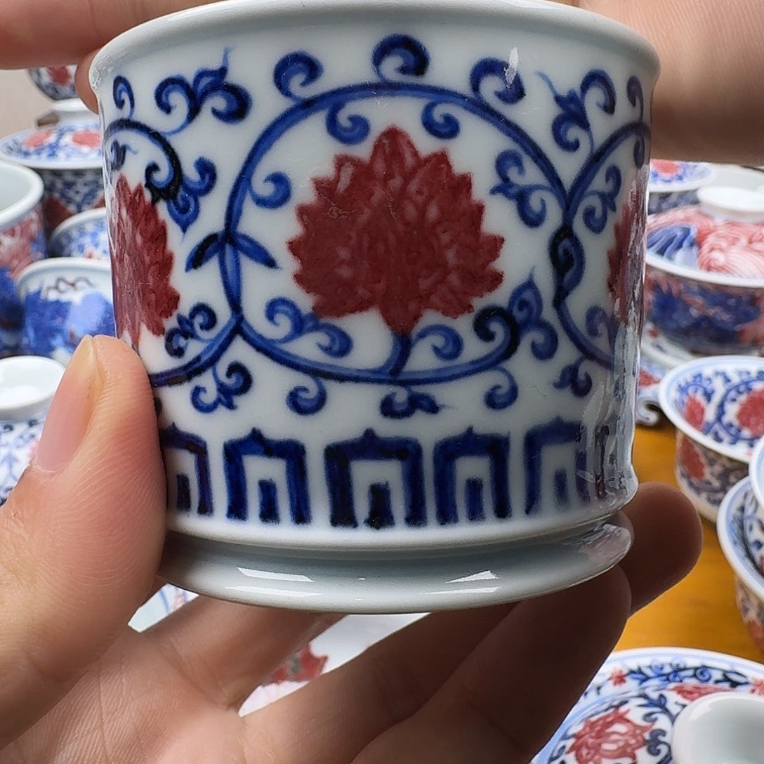 微瑕釉里红容天杯