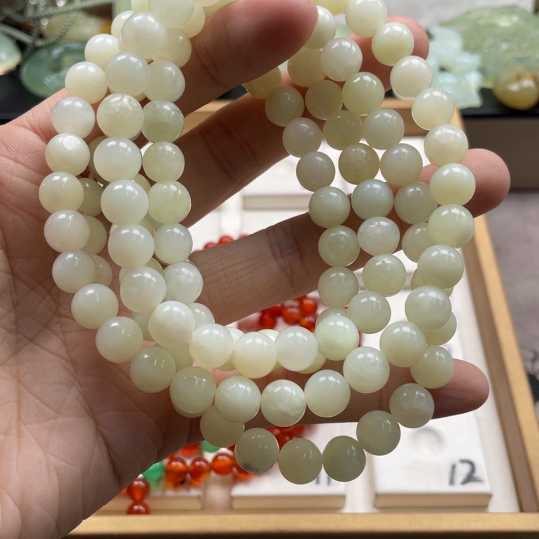 沈***锋蛇纹石玉未镶嵌颈饰