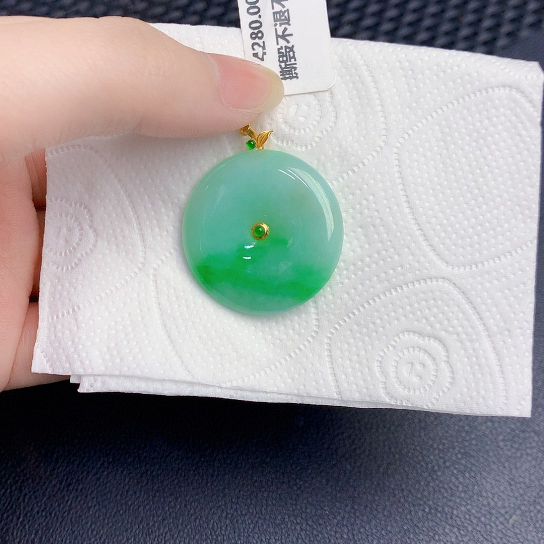 颈饰18K金镶嵌翡翠