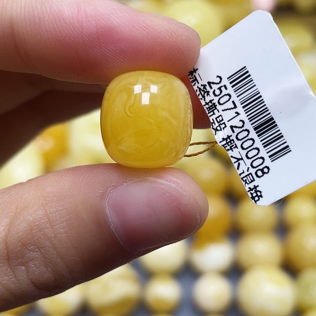 蜜蜡未镶嵌裸石13.9*13.4mm.瑕