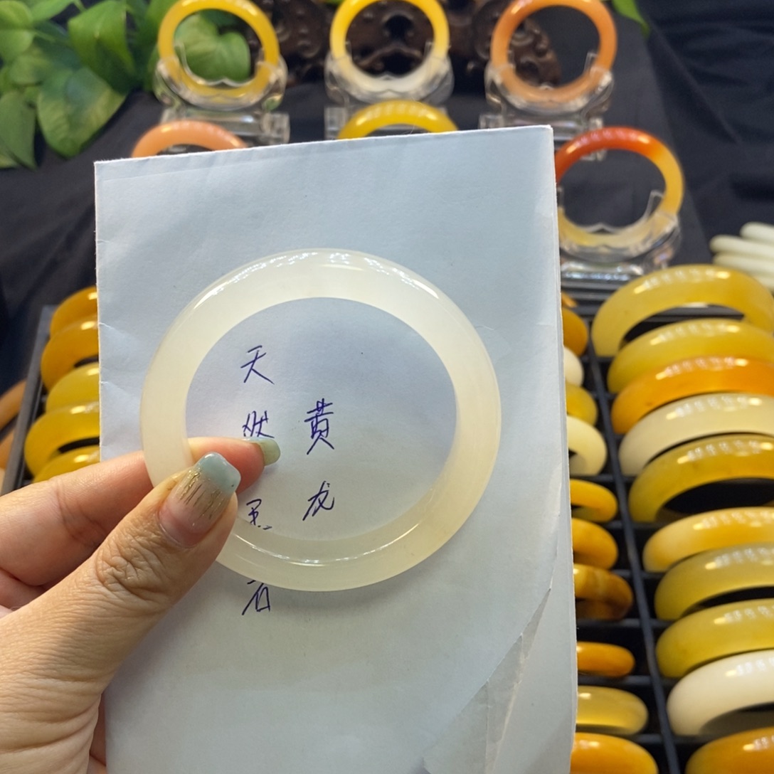 爱***妹石英质玉（黄龙玉）未镶嵌手镯H