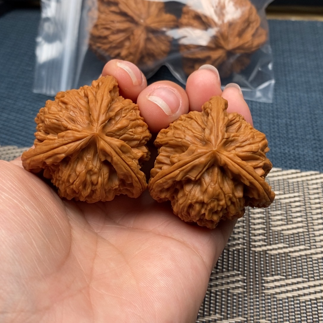 用***2吊坠文玩核桃三棱