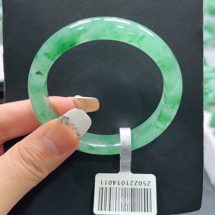 石英质玉（非洲翠）未镶嵌手镯