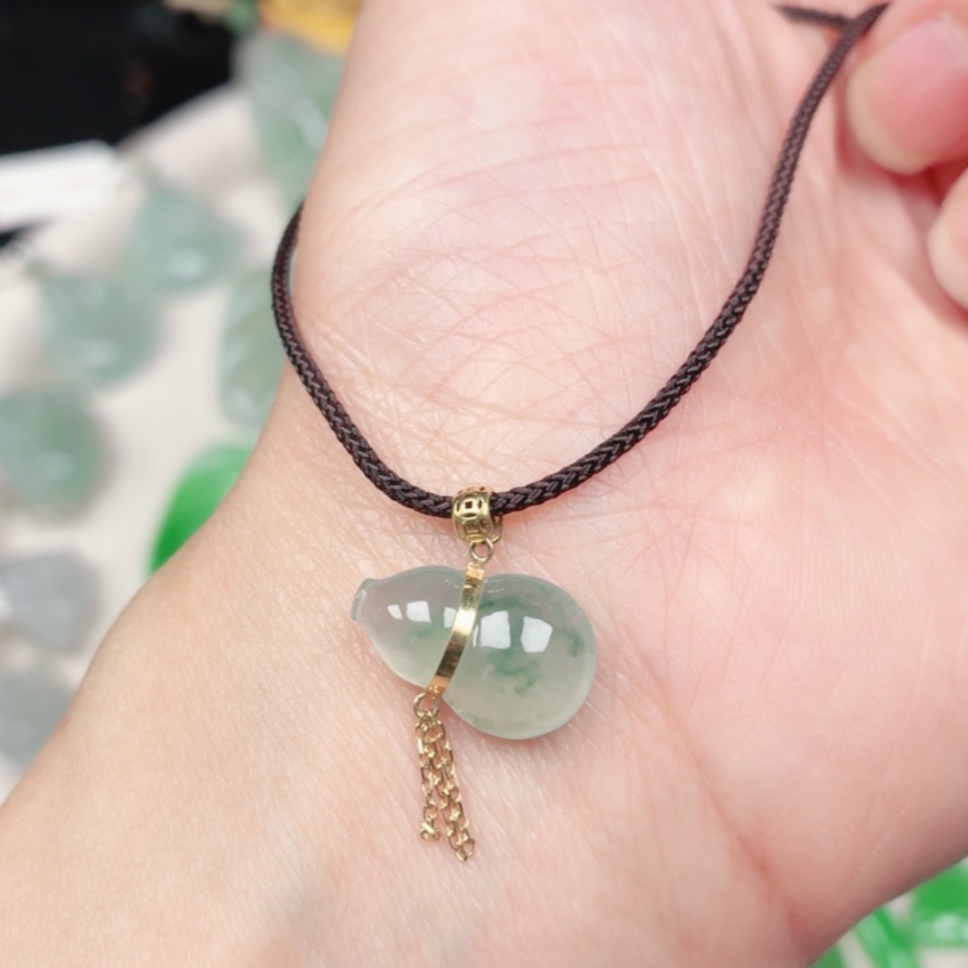 翡翠18K金镶嵌颈饰缅甸天然A货翡翠