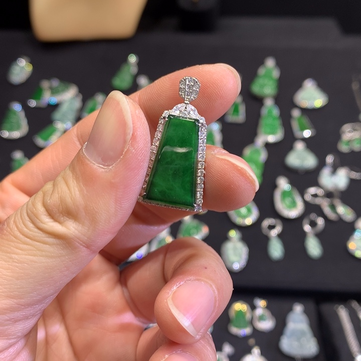 颈饰银S925镶嵌翡翠