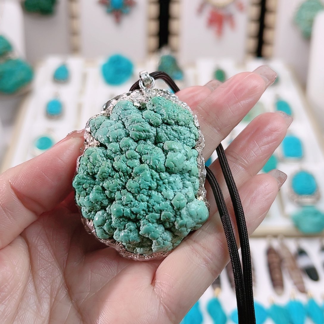 绿松石颈饰未镶嵌