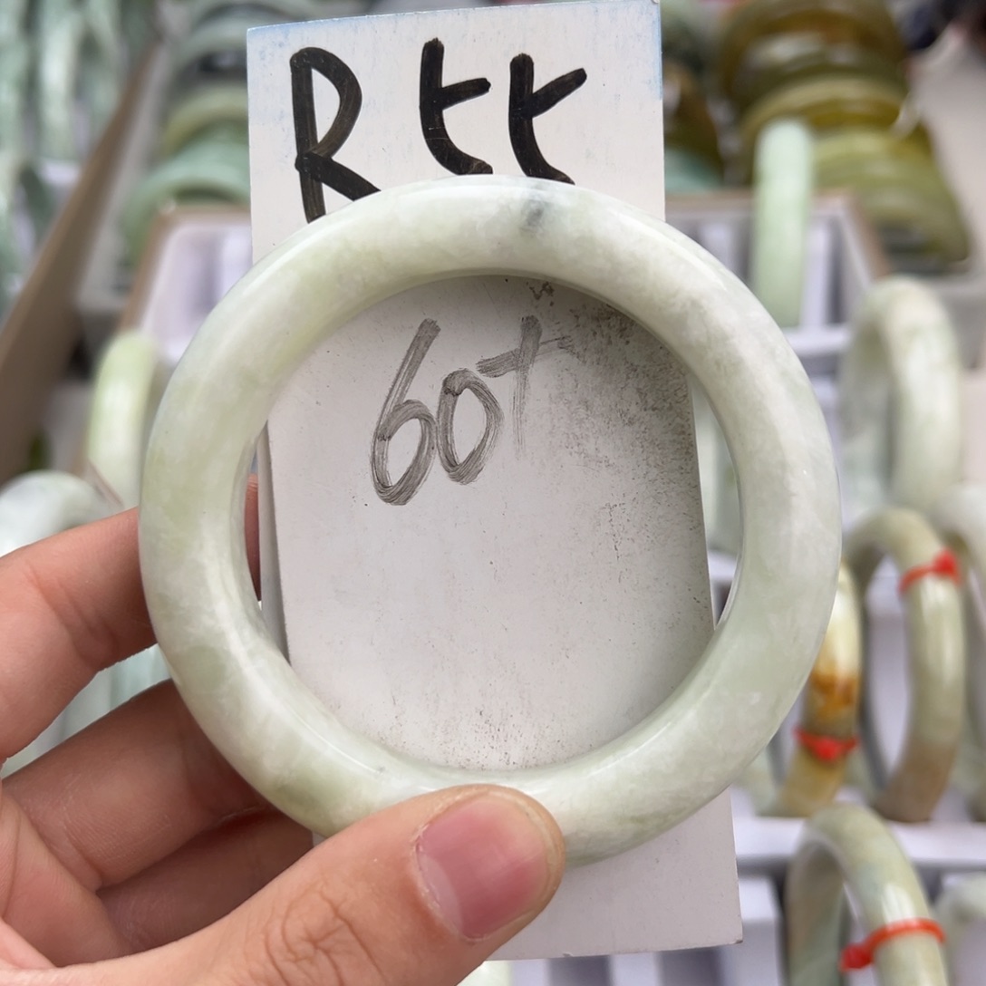 岫玉手镯未镶嵌天然岫玉