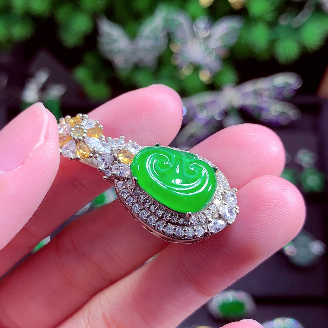 颈饰未镶嵌翡翠天然