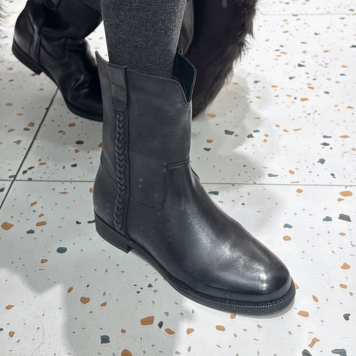 欧洲站女2025秋季新款真皮编织圆头低跟套筒短靴时尚气质马丁靴潮