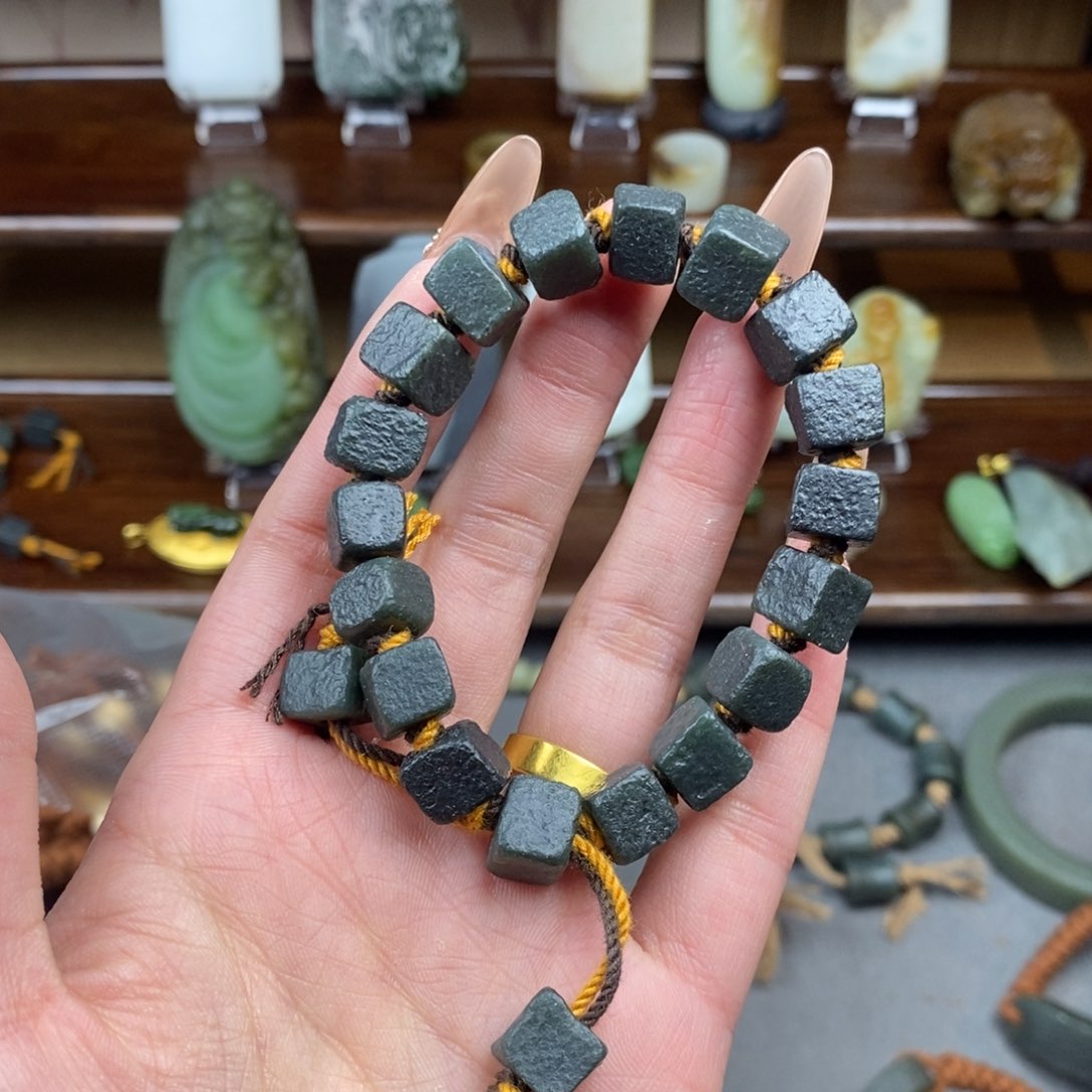 和田玉颈饰未镶嵌