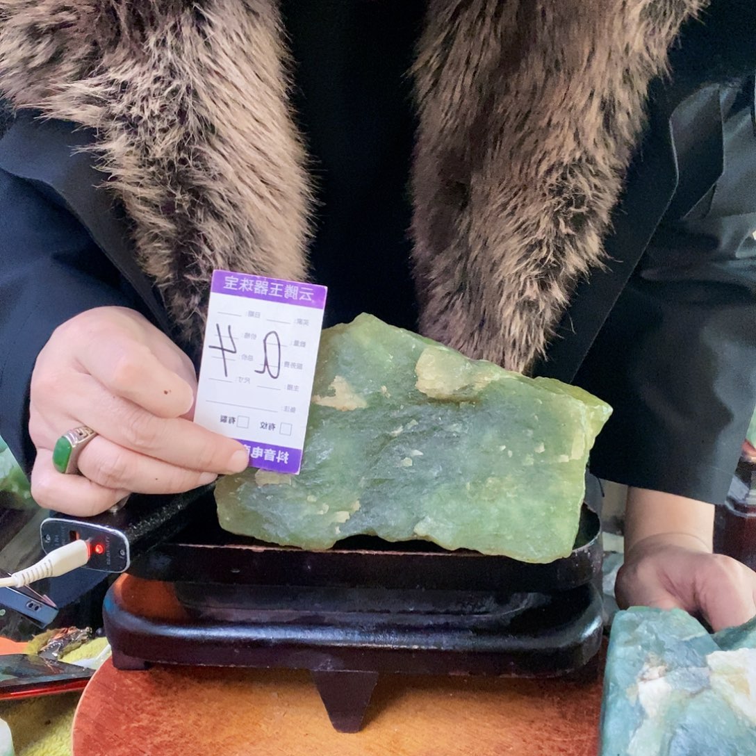 蛇纹石玉未镶嵌珠宝奇石