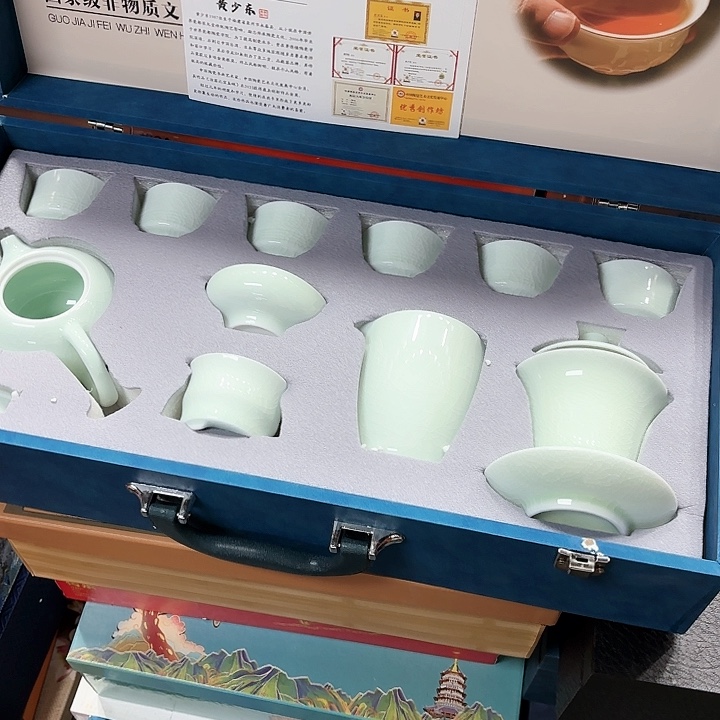 孤品茶具套装等。         