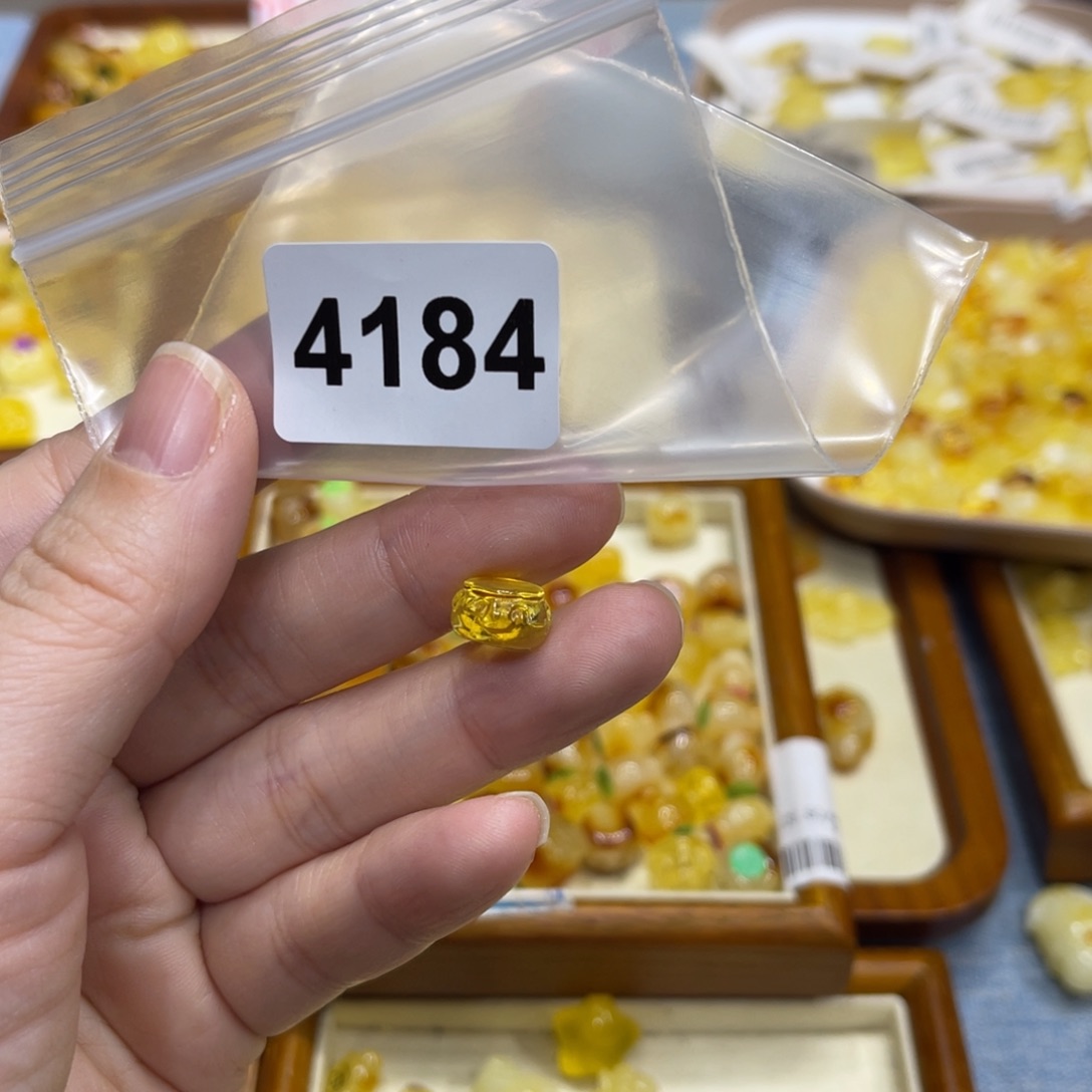 琥珀珠宝奇石未镶嵌