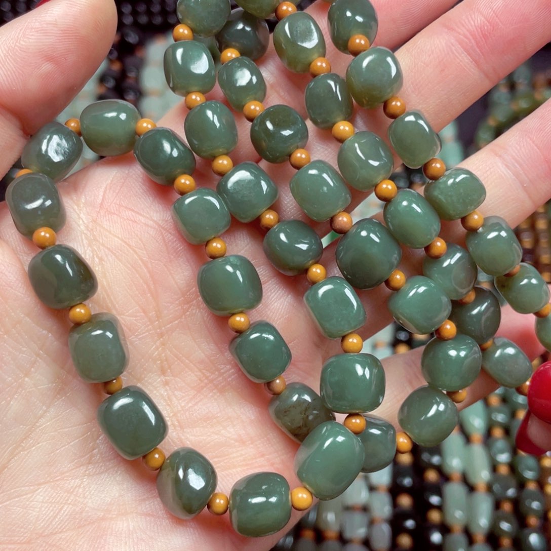 和田玉颈饰未镶嵌