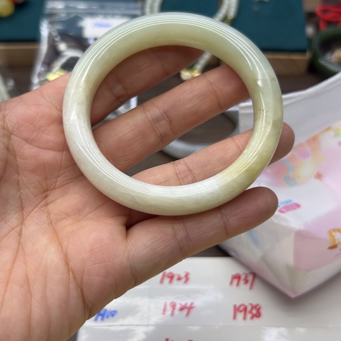 和田玉未镶嵌手镯57圈围1894瑕