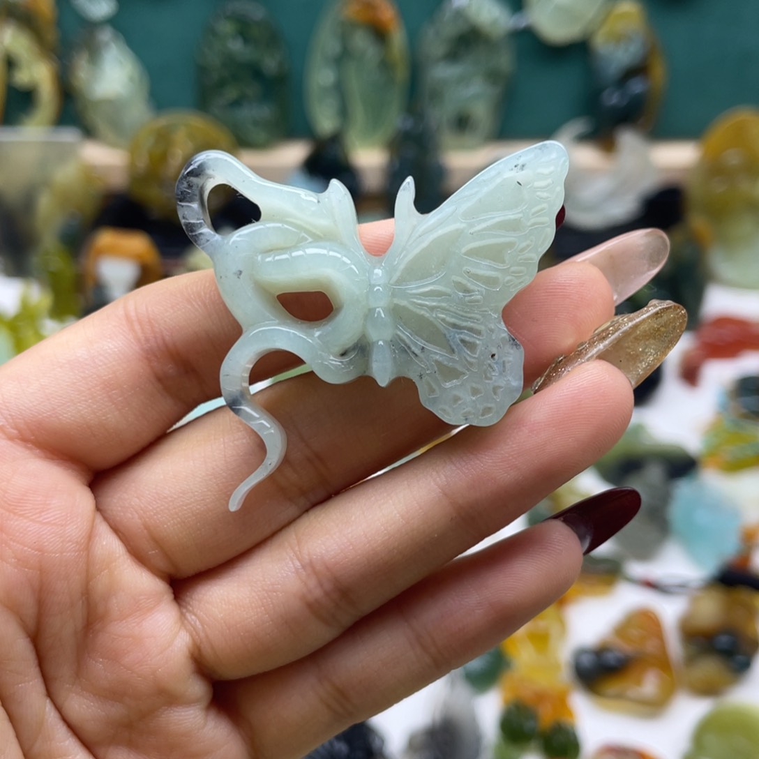 蛇纹石玉颈饰未镶嵌