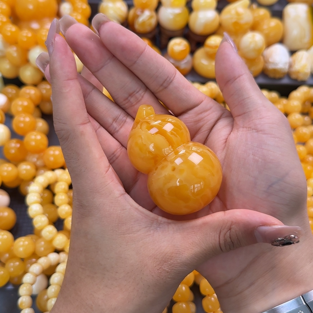 蜜蜡未镶嵌珠宝奇石61g