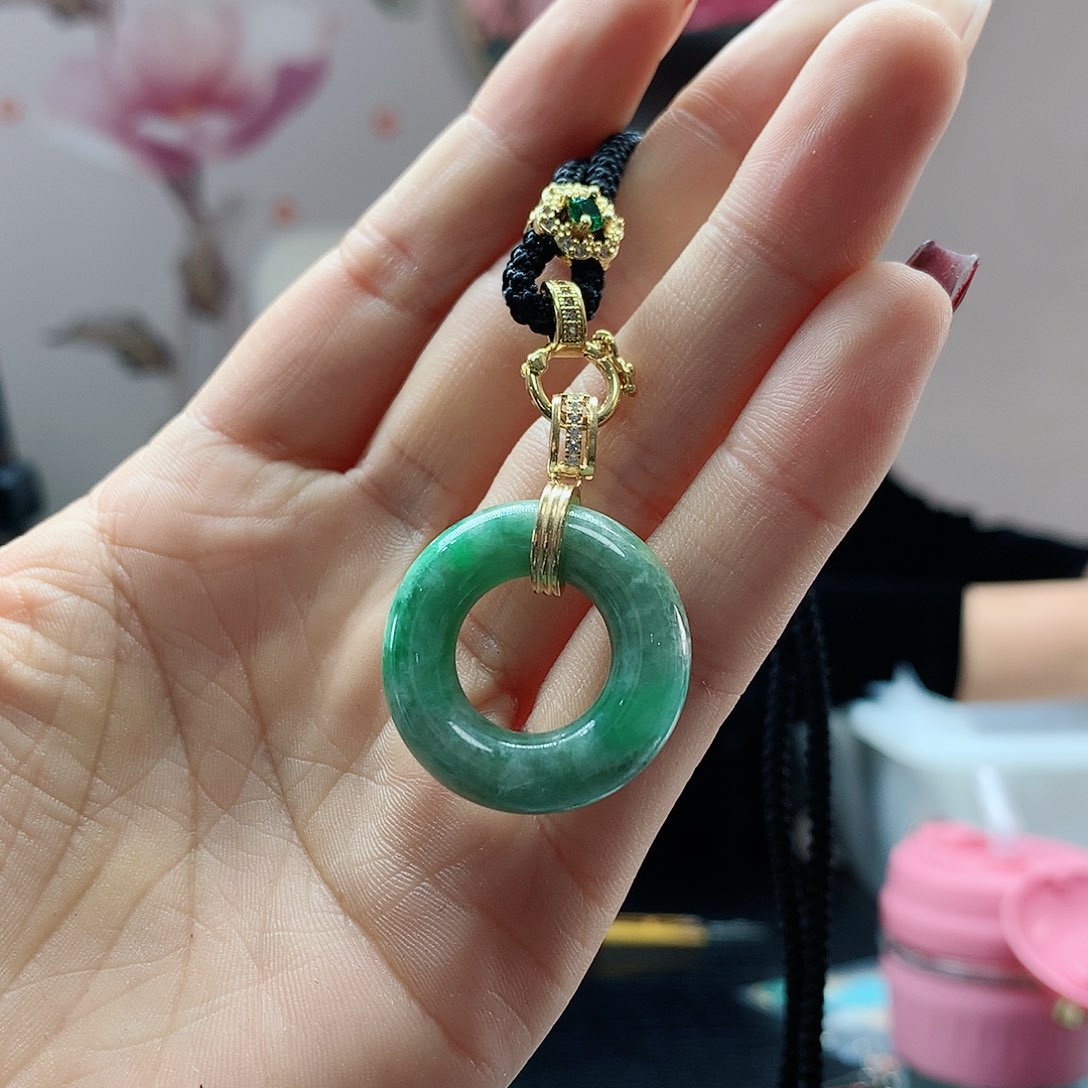 【闪购商品】翡翠吊坠(赠链)未镶嵌