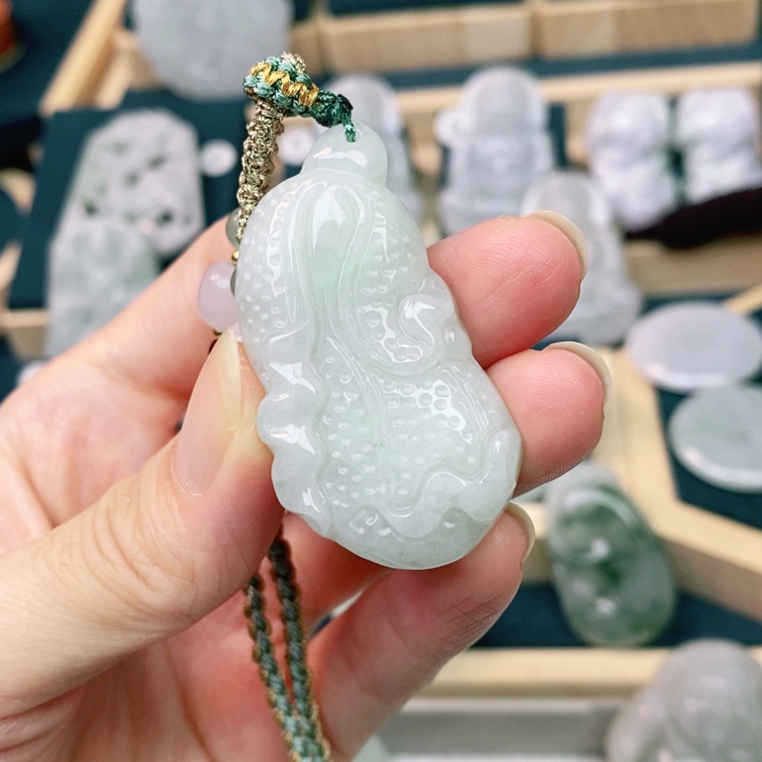 颈饰未镶嵌翡翠白菜