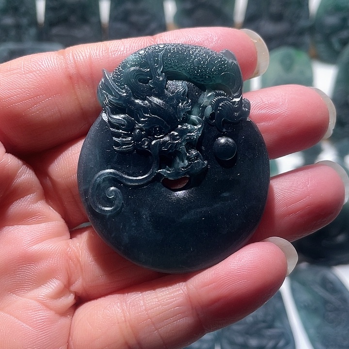 定制翡翠未镶嵌龙扣