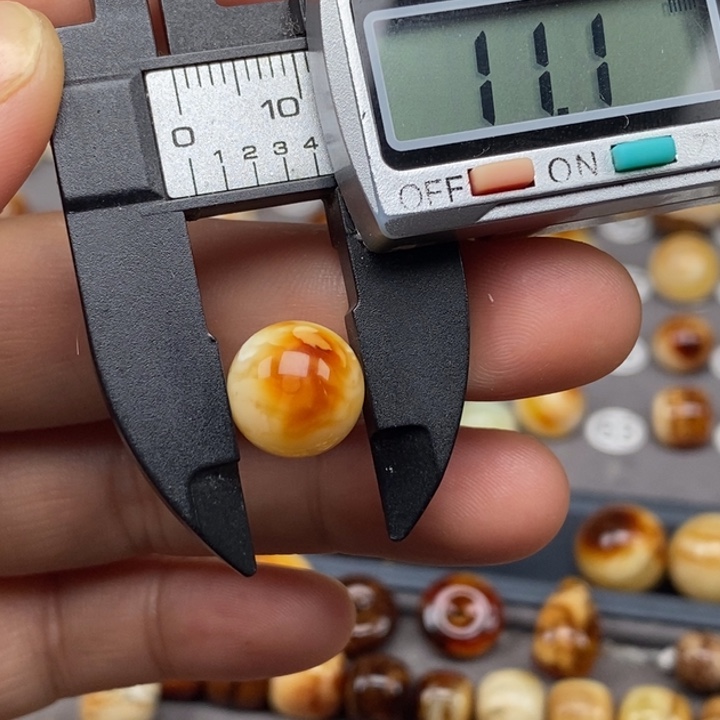 琥珀颈饰未镶嵌圆珠