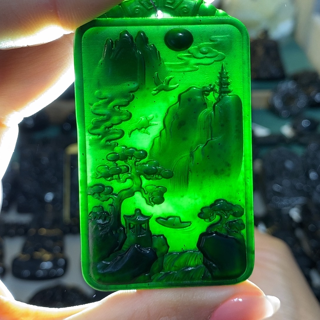 蛇纹石玉未镶嵌颈饰