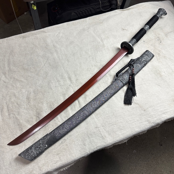 3175。龙泉昊天宝剑高锰钢包皮鞘未开刃