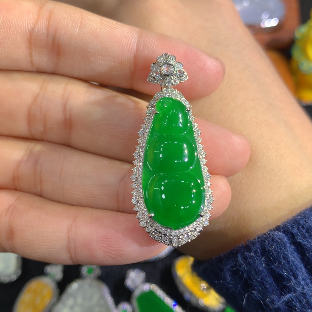 翡翠18K金镶嵌颈饰