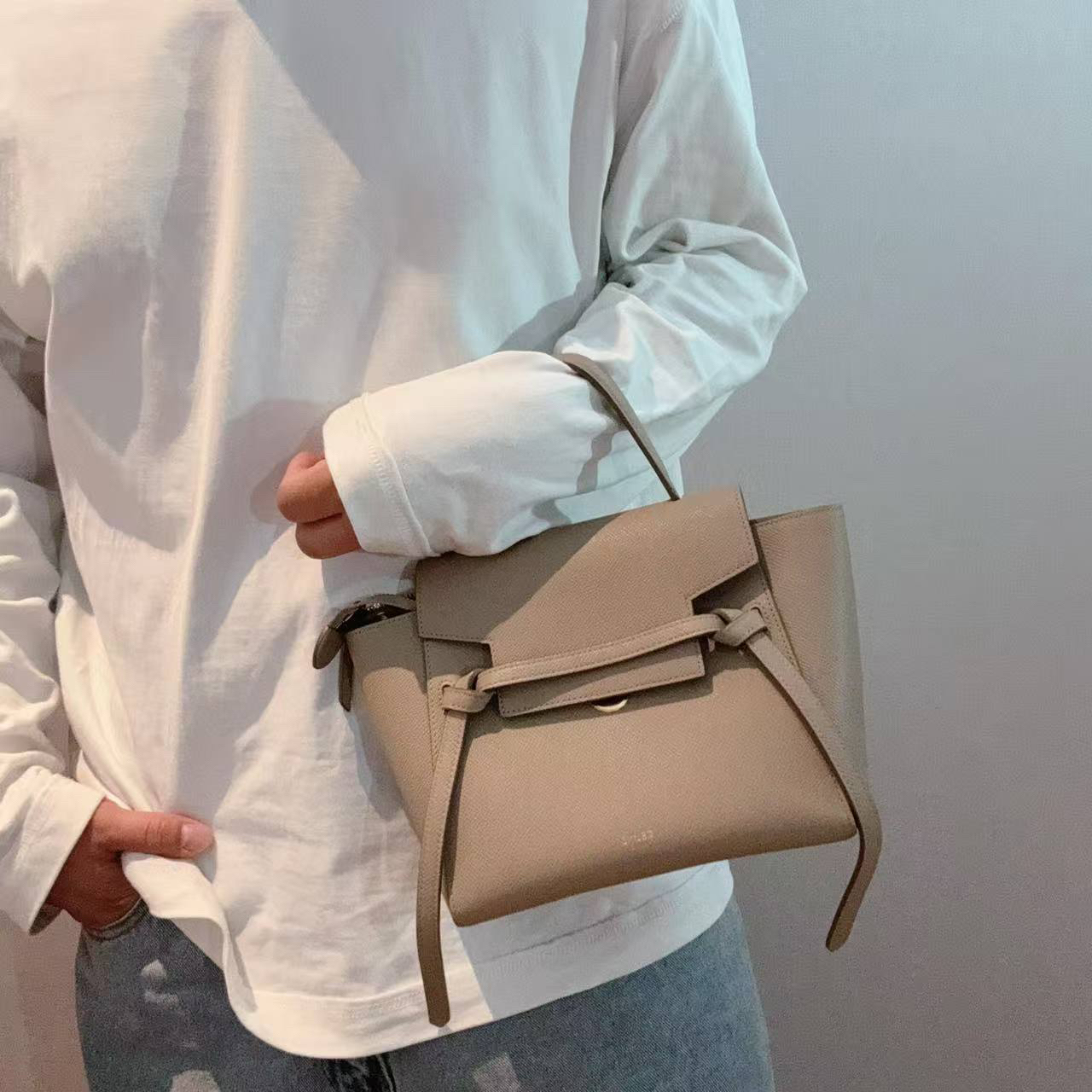 95新 Celine/思琳 【冰】大象灰小鲶鱼包