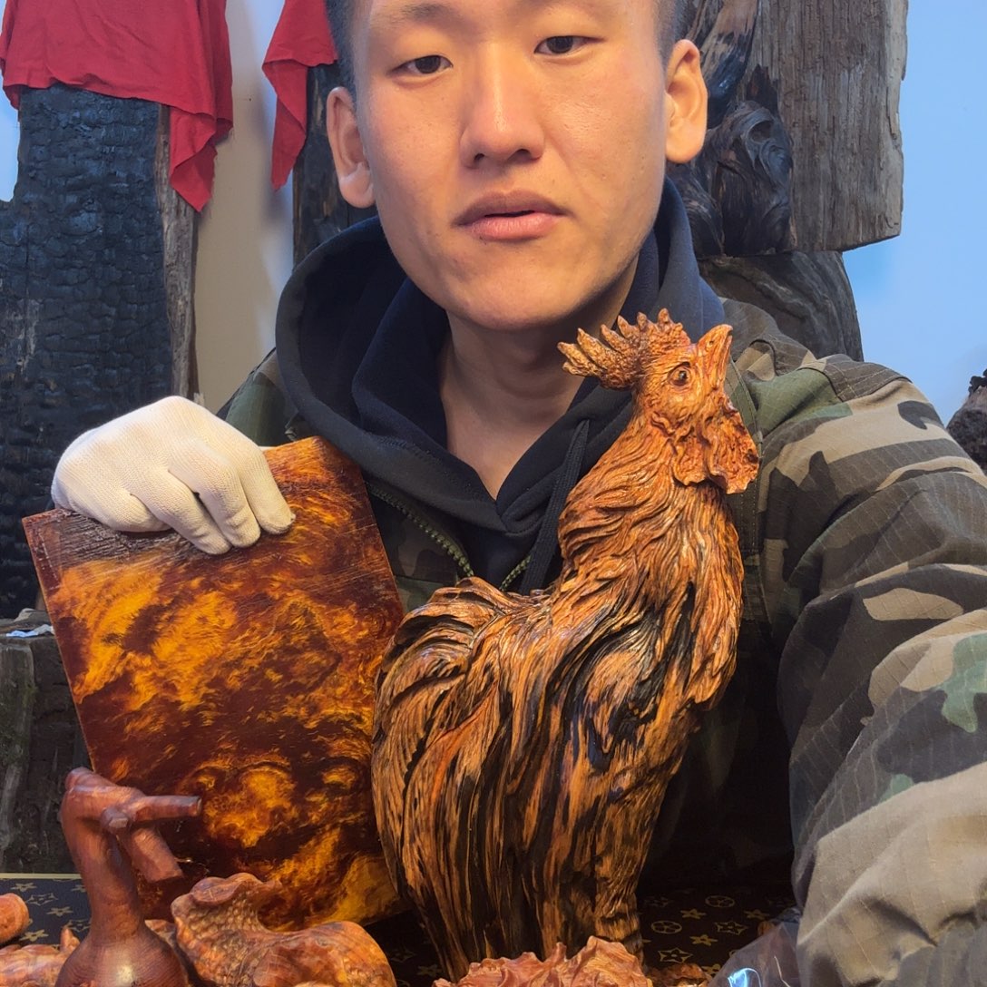 蓝***天松木（琥珀木）无事牌龙柱