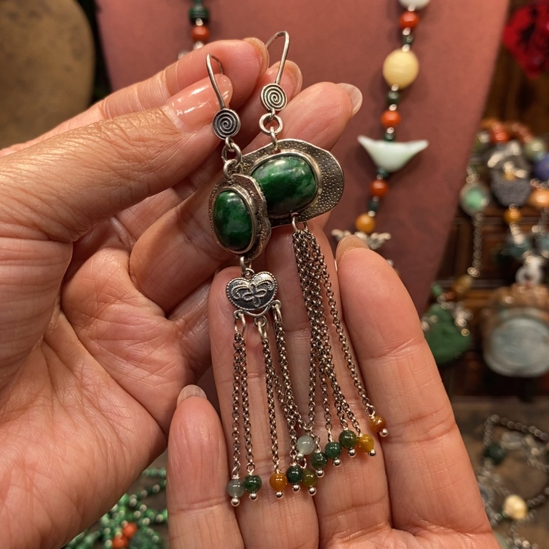 翡翠吊坠(赠链)未镶嵌