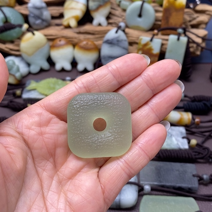 悟***缺蛇纹石玉未镶嵌颈饰